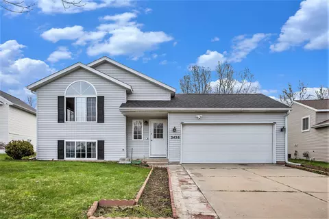 3456 Queenston Dr SE, Kentwood, MI 49512