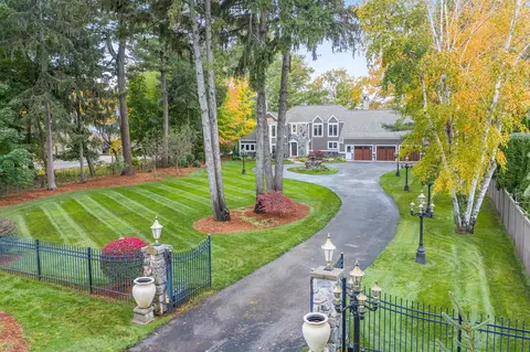 15811 Jennifer Ln, Spring Lake, MI 49456