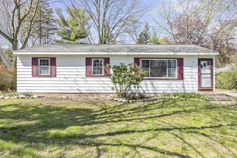 5849 Glenbrook Ave SE, Kentwood, MI 49508