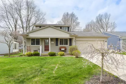 615 Wellington Dr, South Lyon, MI 48178
