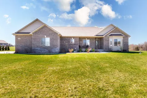 5990 Zander Ln, Highland, MI 48356