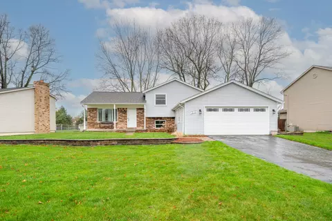 1210 Queens Dr, Oxford, MI 48371
