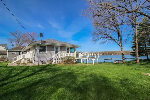 55526 Resort Rd, Three Rivers, MI 49093