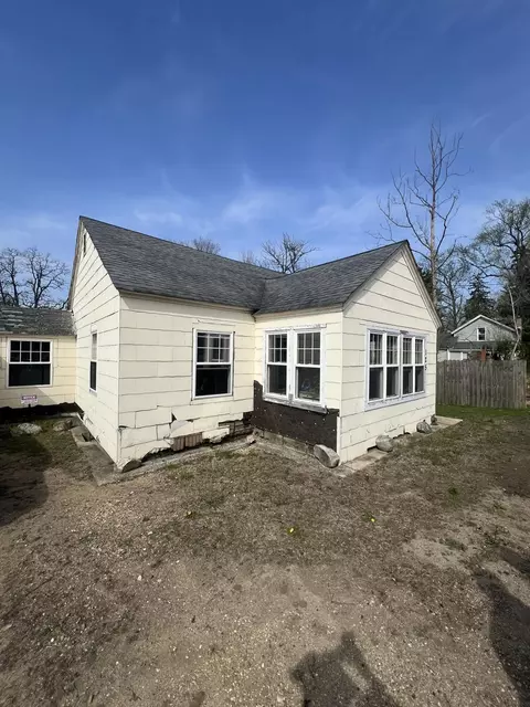 125 Edgar Bergen Blvd, Decatur, MI 49045