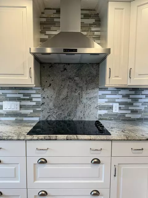 Kitchen - 3216 Adele Ter, Commerce Twp, MI 48382 photo 5 of 8