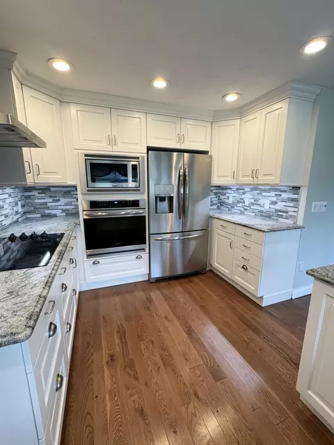 Kitchen - 3216 Adele Ter, Commerce Twp, MI 48382 photo 8 of 8