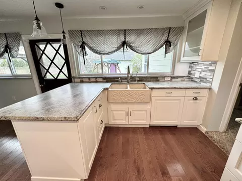 Kitchen - 3216 Adele Ter, Commerce Twp, MI 48382 photo 7 of 8