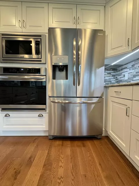 Kitchen - 3216 Adele Ter, Commerce Twp, MI 48382 photo 2 of 8