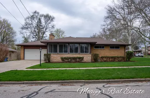 1340 Pine Grove St NW, Grand Rapids, MI 49504