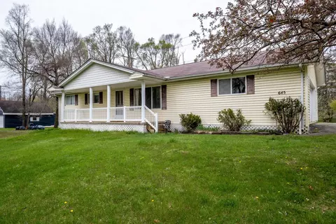 645 Oakwood Rd, Ortonville, MI 48462