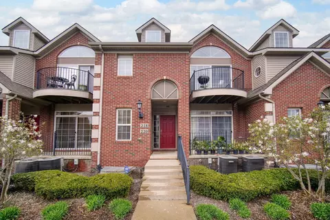 220 W Oakbrook Dr, Ann Arbor, MI 48103