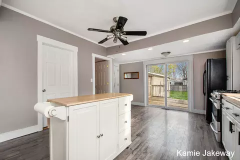 916 Masonic St, Belding, MI 48809 photo 11