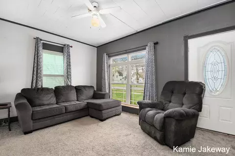 916 Masonic St, Belding, MI 48809 photo 17