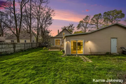 916 Masonic St, Belding, MI 48809 photo 5
