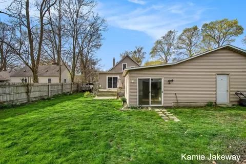 916 Masonic St, Belding, MI 48809 photo 6