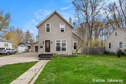 916 Masonic St, Belding, MI 48809 photo 4