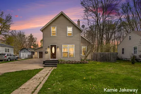 916 Masonic St, Belding, MI 48809 photo 3