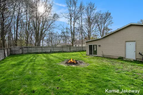 916 Masonic St, Belding, MI 48809 photo 26