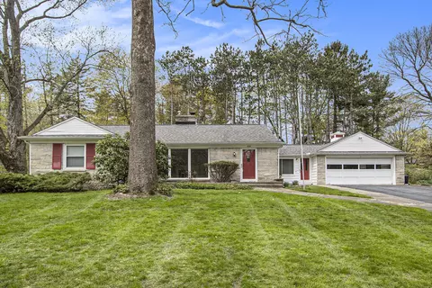 2202 Rambling Rd, Kalamazoo, MI 49008