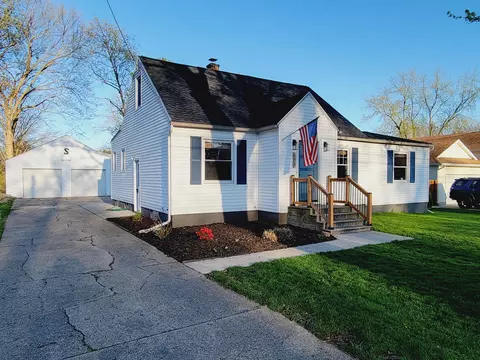 688 Charlotte Ave NW, Grand Rapids, MI 49504