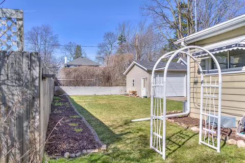 Exterior - 770 Audubon Ave, Jackson, MI 49203 photo 3 of 12