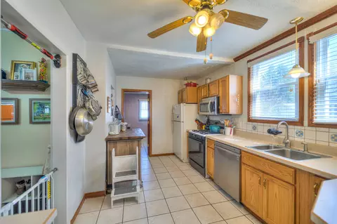 Kitchen - 770 Audubon Ave, Jackson, MI 49203 photo 1 of 3