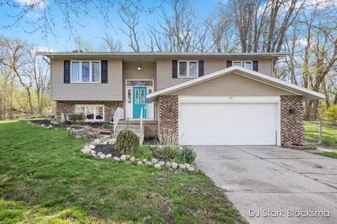 2512 Santigo Ave SE, Grand Rapids, MI 49546