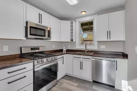 Kitchen - 259 Griswold St, Jackson, MI 49203 photo 2 of 3