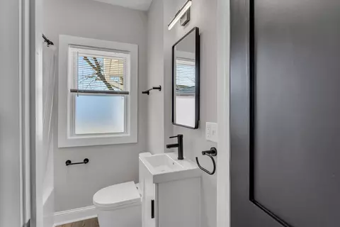 Bath - 259 Griswold St, Jackson, MI 49203 photo 1 of 1