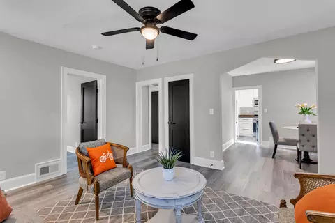 Living - 259 Griswold St, Jackson, MI 49203 photo 2 of 3