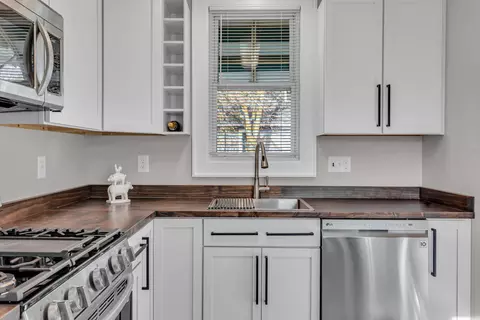 Kitchen - 259 Griswold St, Jackson, MI 49203 photo 3 of 3