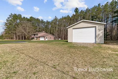2460 Fruitvale Rd, Montague, MI 49437
