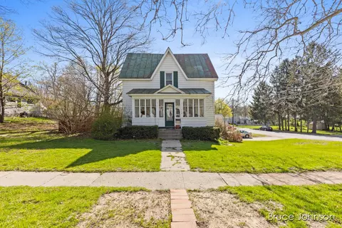 516 S Clay St, Greenville, MI 48838