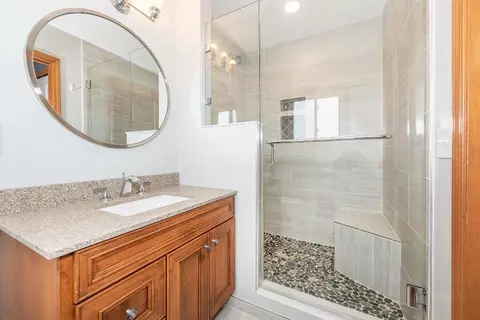 Bath - 6474 Bedview Dr, Saline, MI 48176 photo 3 of 5