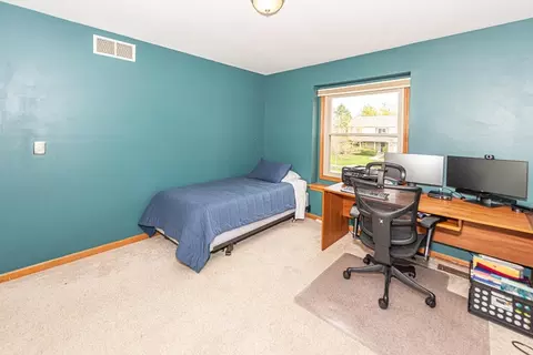 Bedroom - 6474 Bedview Dr, Saline, MI 48176 photo 11 of 17