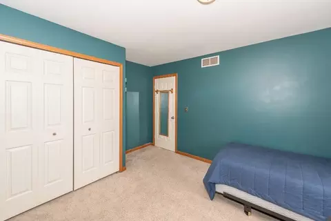 Bedroom - 6474 Bedview Dr, Saline, MI 48176 photo 12 of 17