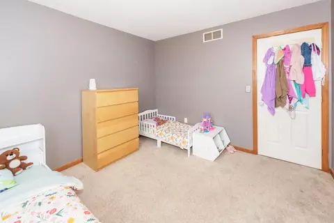 Bedroom - 6474 Bedview Dr, Saline, MI 48176 photo 7 of 17