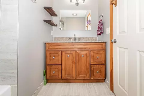Bath - 6474 Bedview Dr, Saline, MI 48176 photo 5 of 5
