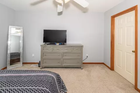 Bedroom - 6474 Bedview Dr, Saline, MI 48176 photo 5 of 17