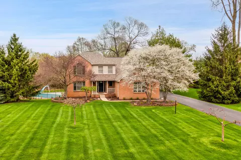 9493 Daleview Dr, South Lyon, MI 48178