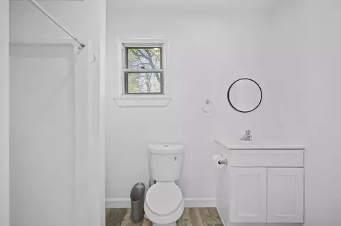 Bath - 414 Bates St, Jackson, MI 49202 photo 1 of 3