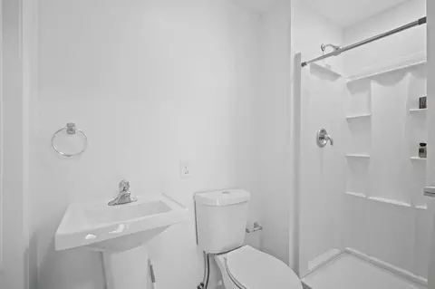 Bath - 414 Bates St, Jackson, MI 49202 photo 3 of 3