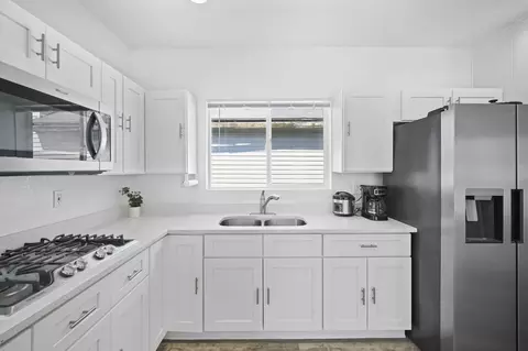 Kitchen - 414 Bates St, Jackson, MI 49202 photo 3 of 3