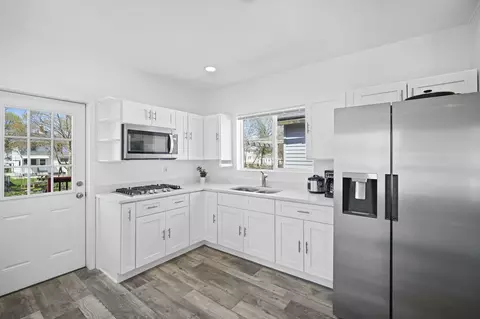Kitchen - 414 Bates St, Jackson, MI 49202 photo 2 of 3