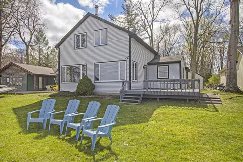 5143 Burton Dr, Pinckney, MI 48169