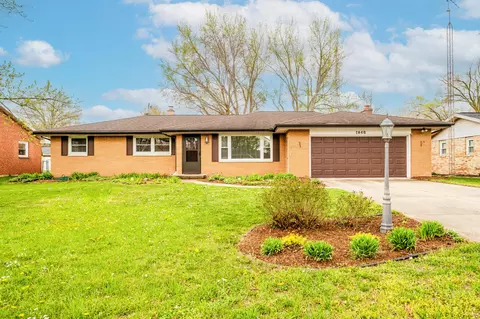 1640 N Teakwood Dr, Stevensville, MI 49127