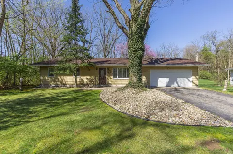 1300 Cedarhurst Rd, Niles, MI 49120