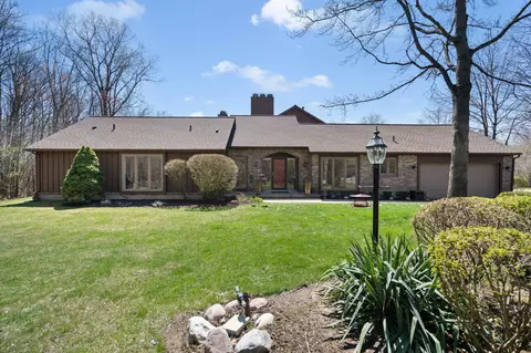 30930 River Crossing St, Bingham Farms, MI 48025