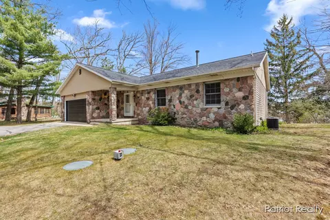8914 Pear Ave, Newaygo, MI 49337