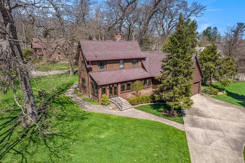 2053 Wildwood Ln, Jackson, MI 49203